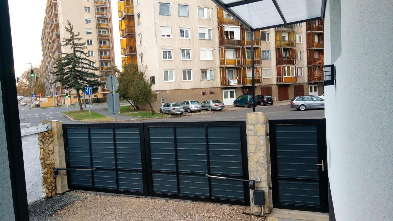 Loli Apartman Miskolc Exterior foto